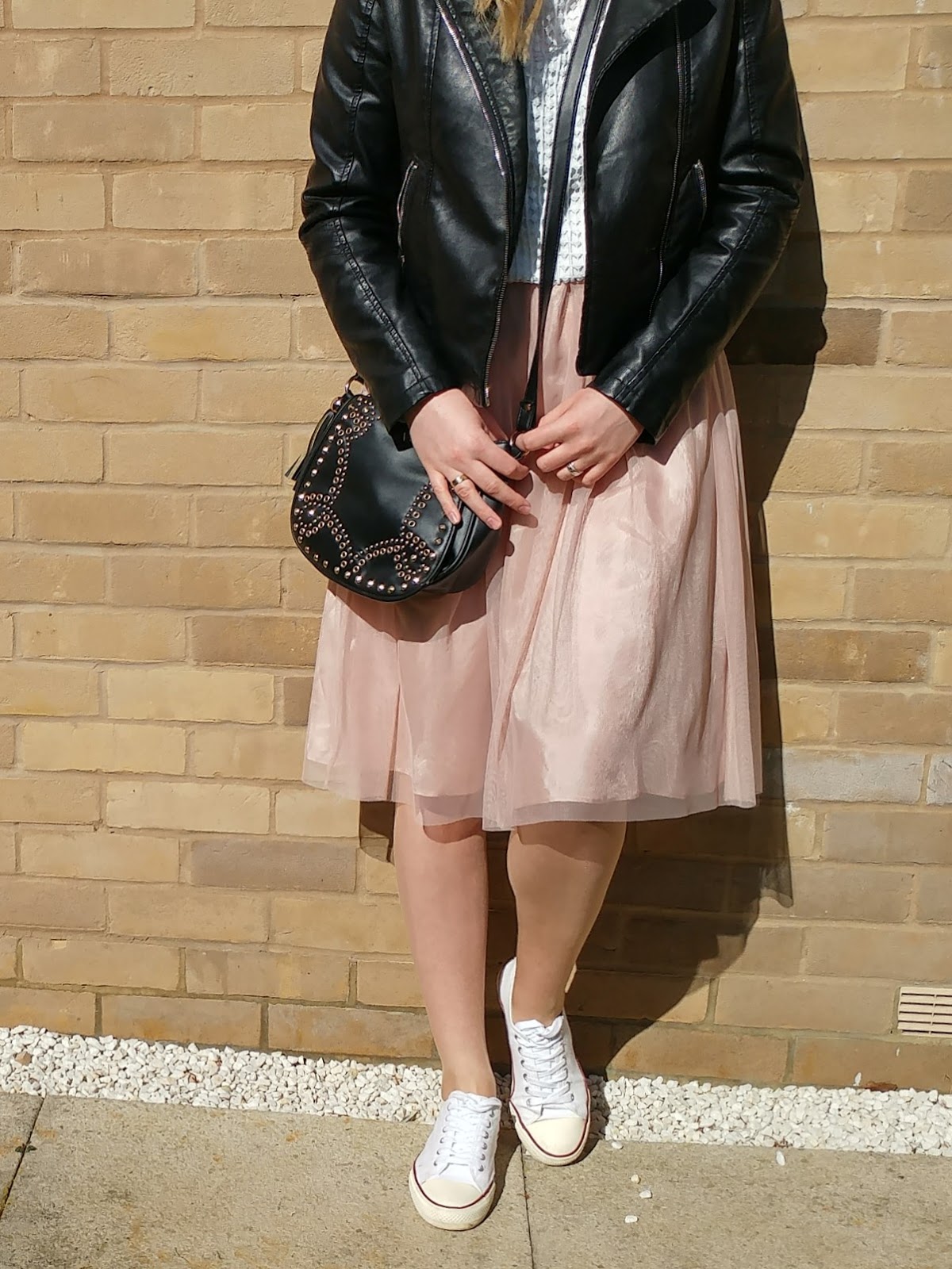 Casual tulle skirt czyli ramoneska, tiulowa spódnica i strój Casual tulle skirt czyli ramoneska, tiulowa spódnica i strój